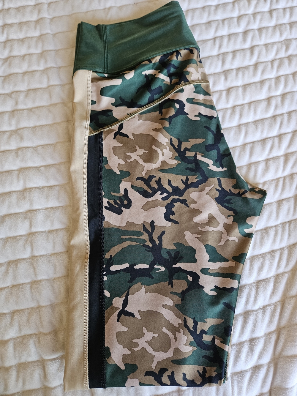 Nike Women's Green Camo High-Waist Leggings
